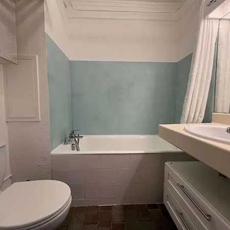 Apartment Hyecau Pour 4 Personnes Avec Vue Sur Le Port D'hyeres