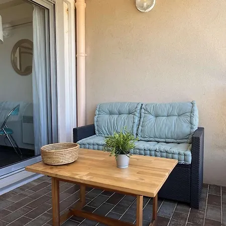 Apartment Hyecau Pour 4 Personnes Avec Vue Sur Le Port D'hyeres
